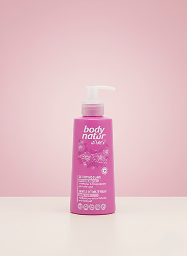 ژل بهداشتی ملایم بانوان بادی ناتور مدل Gentle Wash حجم 200 میلی لیتر